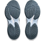 Innebandysko Asics Beyond FF 2 M undersida med grå mönster och mörka greppzoner.