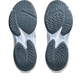 Innebandysko Asics Beyond FF 2 M undersida med grå mönster och mörka greppzoner.